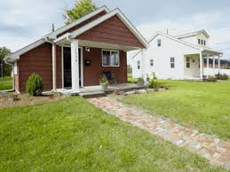 Six Tiny Houses Are Ready For Low Income Residents On A Formerly Vacant Lot In Detroit Tiny Homes Detroi Tiny House Community Tiny House Big Living Tiny House