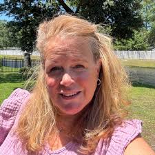 Hi! Can you bring a hydro flask for water in the park?