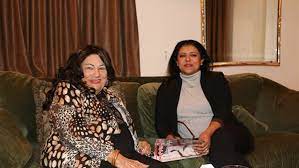 في حلقة الأمس التي كانت ضيفتها المنتجة إعتماد خورشيد في (أنا والعسل2) مع نيشان التي يُلقبها بالصندوق الأسود. Ø§Ù„Ø¨ÙˆØ§Ø¨Ø© Ù†ÙŠÙˆØ² Ø§Ø¹ØªÙ…Ø§Ø¯ Ø®ÙˆØ±Ø´ÙŠØ¯ ØªÙØªØ­ Ø®Ø²Ø§Ø¦Ù† Ø°ÙƒØ±ÙŠØ§ØªÙ‡Ø§ Ù…Ø¹ Ø£Ù‡Ù„ Ø§Ù„ÙÙ† ÙˆØ§Ù„Ø³ÙŠØ§Ø³Ø© ÙÙŠ Ø­ÙˆØ§Ø± Ø®Ø§Øµ Ù„Ù€ Ø§Ù„Ø¨ÙˆØ§Ø¨Ø© Ø³ØªØ§Ø± Ù‡Ø°Ù‡ Ø´Ù‡Ø§Ø¯ØªÙŠ Ø¹Ù† Ù…Ù‚ØªÙ„ Ø³Ø¹Ø§Ø¯ Ø­Ø³Ù†ÙŠ ÙˆØ¹Ø¨Ø¯Ø§Ù„Ù†Ø§ØµØ± Ø£Ø±Ø³Ù„ Ù„ÙŠ Ù…ÙØªÙŠ Ø§Ù„Ø¬Ù…Ù‡ÙˆØ±ÙŠØ© Ù„Ø¥Ù‚Ù†Ø§Ø¹ÙŠ Ø¨Ø§Ù„Ø´Ù‡Ø§Ø¯Ø© Ø¶Ø¯ ØµÙ„Ø§Ø­ Ù†ØµØ±