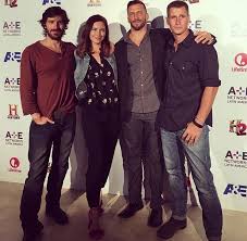 À l'hôpital, paul fait face aux conséquences après s'être opposé à son père, alors que scott se plonge dans sa vie professionnelle. 310 Nightshift Ideas Night Shift Night Shift Tv The Night Shift Cast