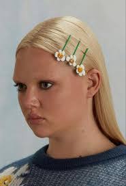 Sara Bailes's Instagram, Twitter & Facebook