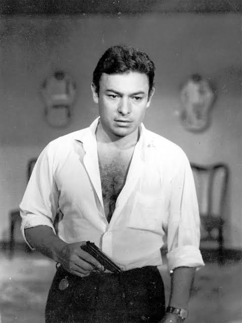أحمد رمزي.. حكايات الولد الشقي.. شارك في 80 فيلمًا.. قضى سنوات الأخيرة بالساحل الشمالي.. واليوم تحل ذكرى وفاته الثانية عشرة