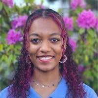 Dee Grayer's Instagram, Twitter & Facebook