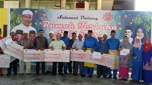 Sempena tahun baru cina, parti komponen barisan nasional (bn), turut tidak melepaskan peluang meraikan masyarakat berbilang kaum menerusi rumah terbukanya. Jmvcm1fybor2pm