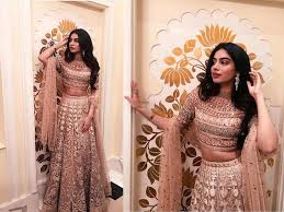 Janhvi kapoor and khushi kapoor attended sonam kapoor and anand ahuja's wedding wearing manish malhotra lehengas. Khushi Kapoor Donning A Rose Gold Lehenga Will Give You Some Wedding Season Feels