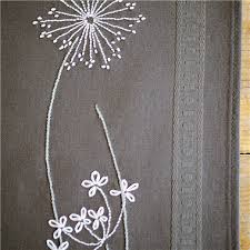 Chemin De Table A Broder Fleurs Blanches Vervaco La Maison Du Canevas Et De La Broderie En 2020 La Maison Du Canevas Broderie Broderie Et Couture