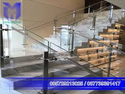Bagian tangga terbuat dari besi yang dibuat spiral. Jasa Pemasangan Railing Tangga Kaca Jogja Terbaik Bengkel Las Jogja