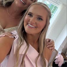 Who can recommend a photographer for an engagement shoot in Atlanta with a  chic and editorial vibe?