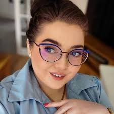 Henri Roché pastels are highly coveted for their particular texture,  ability to adhere to most mediums, and intensity of colors. For over 300  years, La Maison du Pastel has handcrafted these pastels,