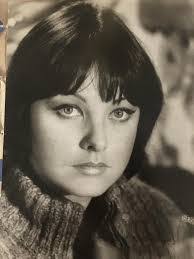 Elle Mcclure's Instagram, Twitter & Facebook