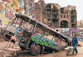 Bärbel benz | letzte aktualisierung: 30 Jahre Mauerfall Kulturelle Goldgraberstimmung Nach Dem Mauerfall Alle Wollten Nach Berlin
