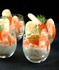 Mini Verrines Aperitives Saumon Crevettes Et Oeufs De Poisson Recette Recette Saumon Recette Saumon Fume Verrine Saumon