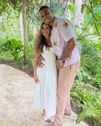 Juliana and Litia are meeting Grant's family 💐 Tune in to #TheBachelor  finale NOW