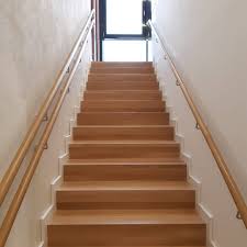 Innenausbau Faltwerktreppe Holztreppe Eiche Mit Wasserlack Lackiert Sockel Mdf Weiss Kindgerechter Handlauf Treppe Holztreppe Falt In 2020 Home Decor Stairs Decor