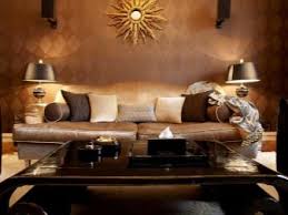 خلفيات بني 49 صورة ما هي ألوان الأثاث التي تختارها تحت ظلال الجدران المتجانسة والخيارات ذات الأنماط على خلفية داكنة وخلفية ذهبية في الداخل