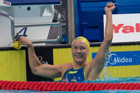 Sarah sjostrom of sweden celebrates after winning the gold medal and breaking a new world record of 55.64 in the women's 100m butterfly final on day. Another Day Another World Record For Sweden S Sarah Sjostrom 100 Fr