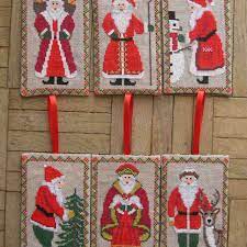 These simple snowflake cross stitch charts are perfect for christmas ornaments and other crafts. Free Christmas Themed Cross Stitch Patterns