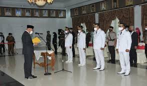 Sesuai aturan, kata dia, penetapan dapat dilakukan paling lambat 5 hari setelah menerima salinan putusan mk. Mahyeldi Lantik Bupati Bupati Solok Dan Solok Selatan Terpilih Portal Berita Singgalang