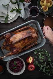 Bei migusto kannst du die zutaten nur hochrechnen, wenn das rezept auch mit den angepassten mengen sicher gelingt. Rezept Fur Gefullte Gans Mit Maronen Apfel Steinpilz Fullung Apfelrotkohl Und Kartoffelklossen Trickytine