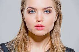 Helen Adamson kolib Eestist ära?