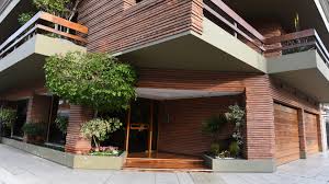 Es una casa super luminosa de espacios amplios y abiertos. Allanaron La Casa De Claudia Villafane Por La Causa De Las Camisetas De Diego Maradona Infobae