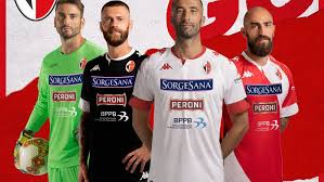 I possibili scenari al termine della stagione di serie b. Presentate Le Nuove Maglie Della Ssc Bari 2020 2021