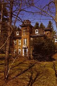 Centerville Pennsylvia This Picture Was Taken Shortly After The House Was Abandoned In 2003 Since Then It Abandoned Mansions Old Abandoned Houses Abandoned