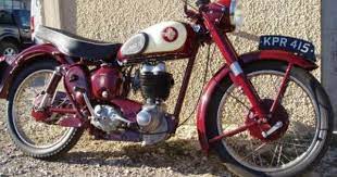 1957 Bsa C12 250cc Bsa C12 250cc 1957 The C12 Used The Same Engine As The Earlier C11g But In A More Modern Chassis Classic Bikes Vintage Bikes Bsa Motorcycle