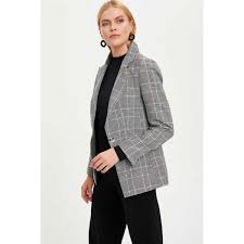 Chez klingel, il se décline sous le blazer bleu marine pour femme fait partie des déclinaisons phares de cet habit élégant. Defacto Blazer Femme Classique Formal Ecossais Gris Gris Achat Vente Veste Cdiscount