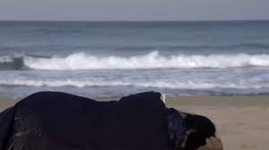 Scenes of naturalistic small talk are fine enough, but hong's drama grinds along whenever characters start to declaim, or make veiled proclamations about marriage and personal freedom. On The Beach At Night Alone Trailer 2017