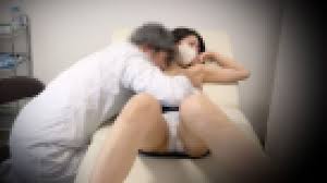 黒髪ショートの超絶美人、美乳を吸われ敏感絶頂ガチ感じで腰ウネ、パンチラも食い込む【素人チカンセクハラ診察⑪】