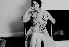 Staatsanwalt heinrich gruber und der reisejournalist tom gruber haben im leben wenig gemeinsam. Fotos Schauspielerin Katinka Auberger