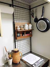 nbsp キッチンｄｉｙ l字ラックをワイヤーネットに取り付け キッチンその03 06 nbsp ラックを付けたワイヤーネット を いよいよキッチンに取り付けますよ ここから使うのは 結束バンドとつっ hellip 狭いキッチン 収納 キッチン diy 狭い キッチン