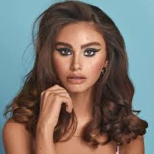 Loretta Tunstall's Instagram, Twitter & Facebook