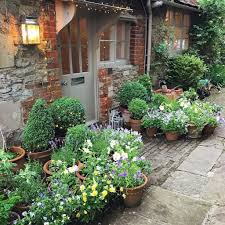 95 Beautiful Front Yard Cottage Garden Landscaping Ideas Homixover Com Country Cottage Garden Cottage Garden Small Courtyard Gardens