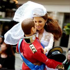 Weltweit verfolgten millionen adelsfans die wahrlich königliche zeremonie. Bild 1 Aus Beitrag Diesen Nagellack Trug Kate Middleton An Ihrer Hochzeit