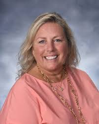 Kim Hogan's Instagram, Twitter & Facebook