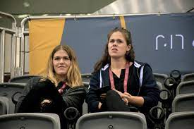 Sergey karjakin (left) and magnus carlsen will battle for the world chess championship in new york in november. Tarjei J Svensen Auf Twitter Carlsen S Sisters Ingrid And Ellen Hoping Magnus Can Score In His Last Game Of The Day Dohachess2016