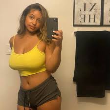 Becky te envió un mensaje privado hace 5 minutos "¿De dónde eres? "