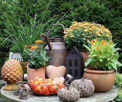 Dekoration Im Garten Dekotina Gartendekor Herbstdeko Tisch Herbst Dekoration