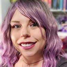 Ellen Hocking's Instagram, Twitter & Facebook