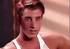 King strip teases and strokes; Striptease Gay Porn