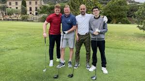 He is the middle born child of cristina serra and pep guardiola. Pep Guardiola Holds Golf Game With Ronald Koeman Barca Universal