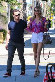 Brandi Glanville And Dean Sheremet Continue To Put On United Display Celebrity Outfits Celebrity Fashion Trends Outfits