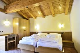 Aber wieso hat es das praktisch in jedem hotel? Zimmer Doppelzimmer Hotel Rabbi Alpen Hotel Im Rabbi Tal