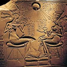 La revolución de Akenatón, el faraón esposo de Nefertiti que eliminó 2.000 deidades de Egipto y declaró al Sol como único dios - BBC News Mundo