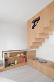 Genova Gosplan Riorganizza Un Appartamento Con Un Mobile A Forma Di Croce Decorare Scale Mobili Su Misura Interni In Legno