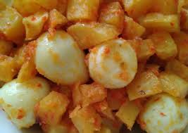 Kunyit atau kecap manis adalah salah satu bumbu penting untuk membumbui daging sate dan memberikan warna. Cara Memasak Balado Kentang Telur Puyuh Yang Gurih