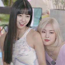 R O S I E In 2020 Itzy Me As A Girlfriend Kpop Girl Groups