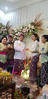 Kata sambutan ini dapat disampaikan oleh siapa saja mulai dari keluarga calon mempelai wanita ayah dari. Pidato Menerima Lamaran Lukisan